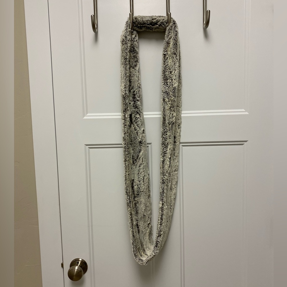 Infinity Faux Fur Scarf - Picture 2 of 3